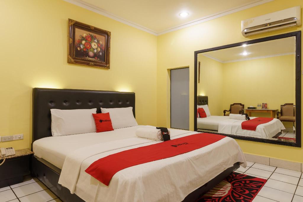 RedDoorz Plus near Ancol