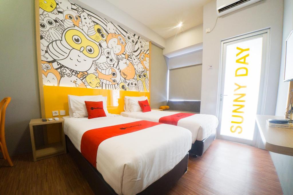 RedDoorz Apartment near Bundaran Satelit Surabaya