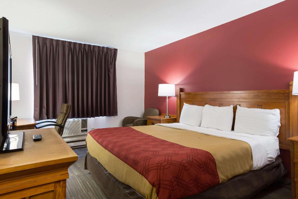 Econo Lodge Inn & Suites Escanaba North