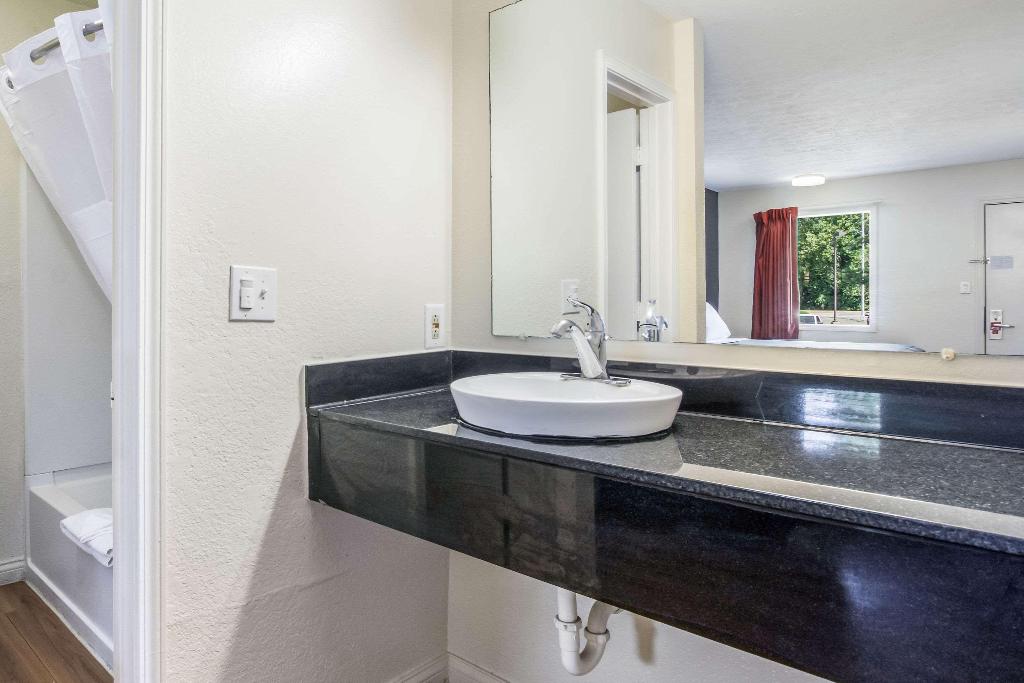 Quality Inn & Suites Columbus West