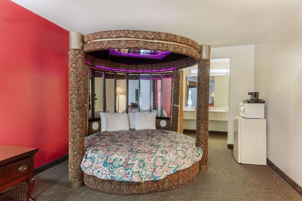 Brentwood Inn & Suites