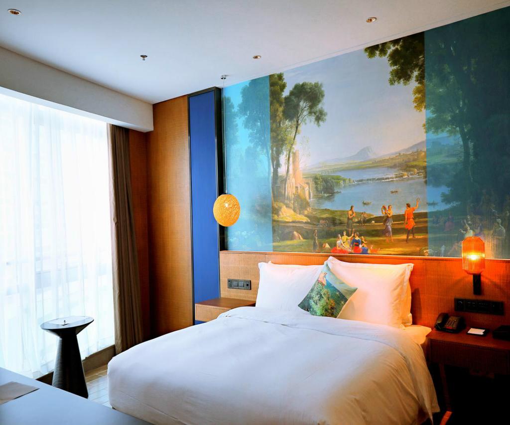 Hisilk Artwork Center Fliport Coso Hotel