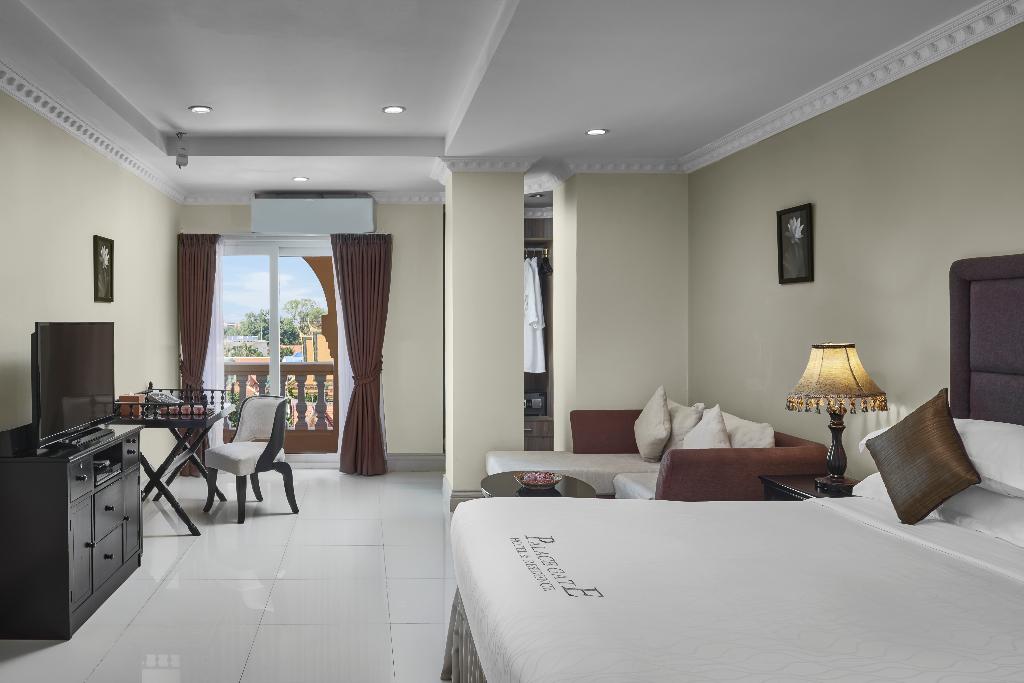 Palace Gate Hotel & Residence