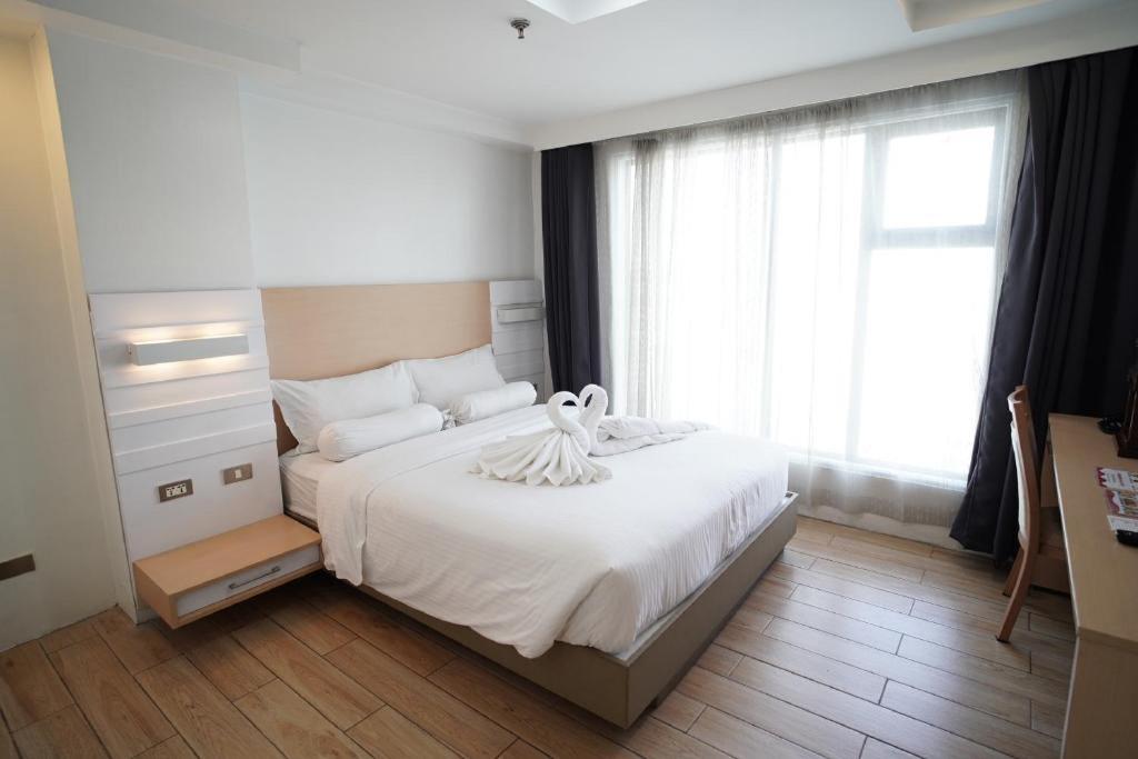 Heroes Hotel