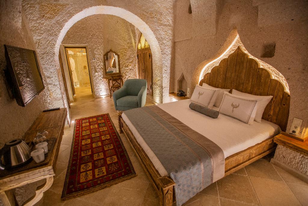 Nino Cave Suite