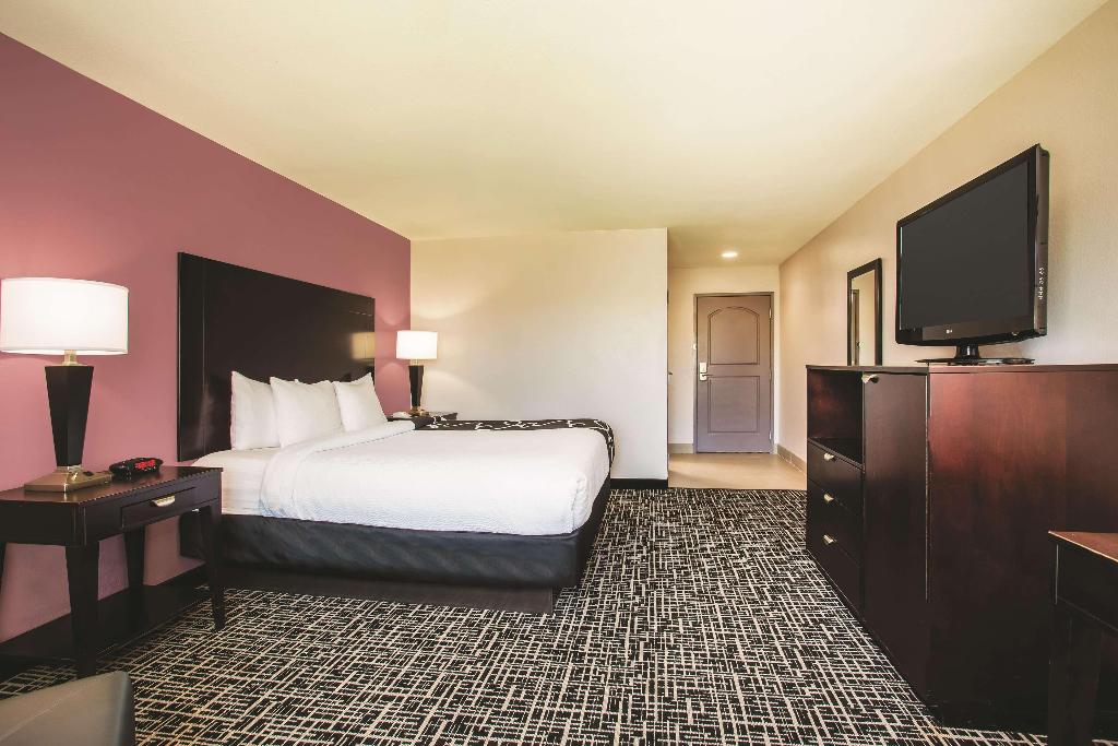 La Quinta Inn Suites By Wyndham Russellville