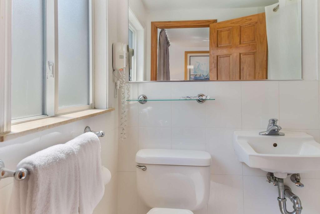 Americas Best Value Inn & Suites-Hyannis/Cape Cod