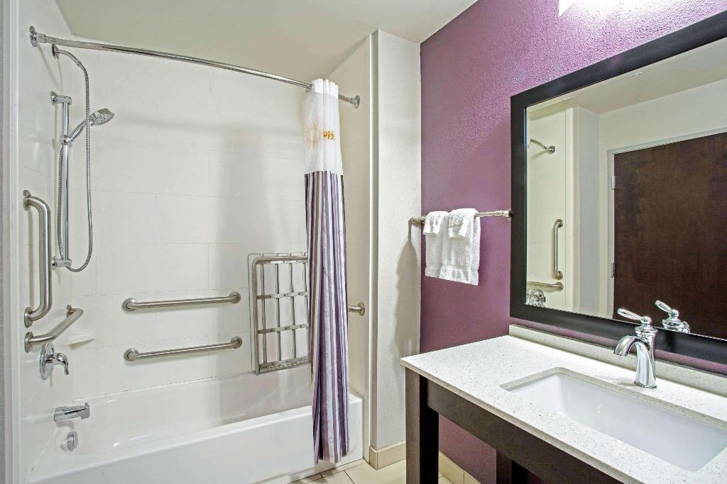 La Quinta Inn Suites By Wyndham York