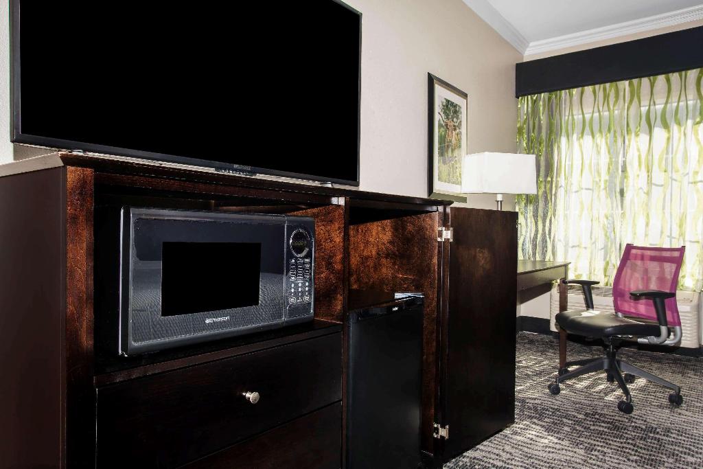 La Quinta Inn Suites By Wyndham Columbus Tx