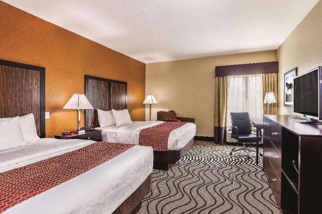 La Quinta Inn Suites By Wyndham Cotulla