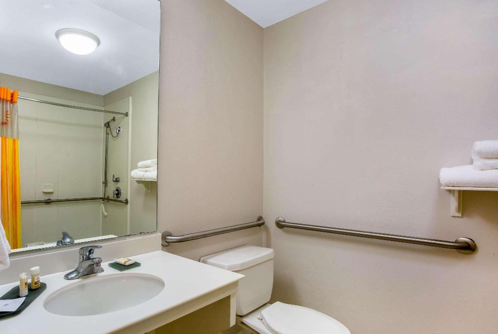La Quinta Inn Suites Greensboro Nc