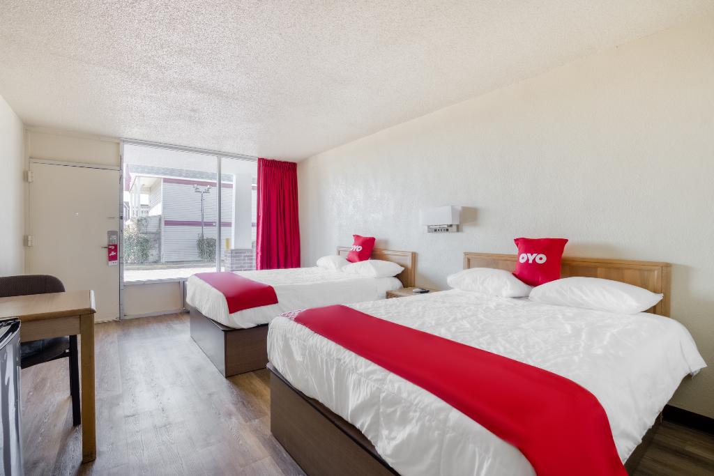 OYO Hotel Waco University Area/ I-35