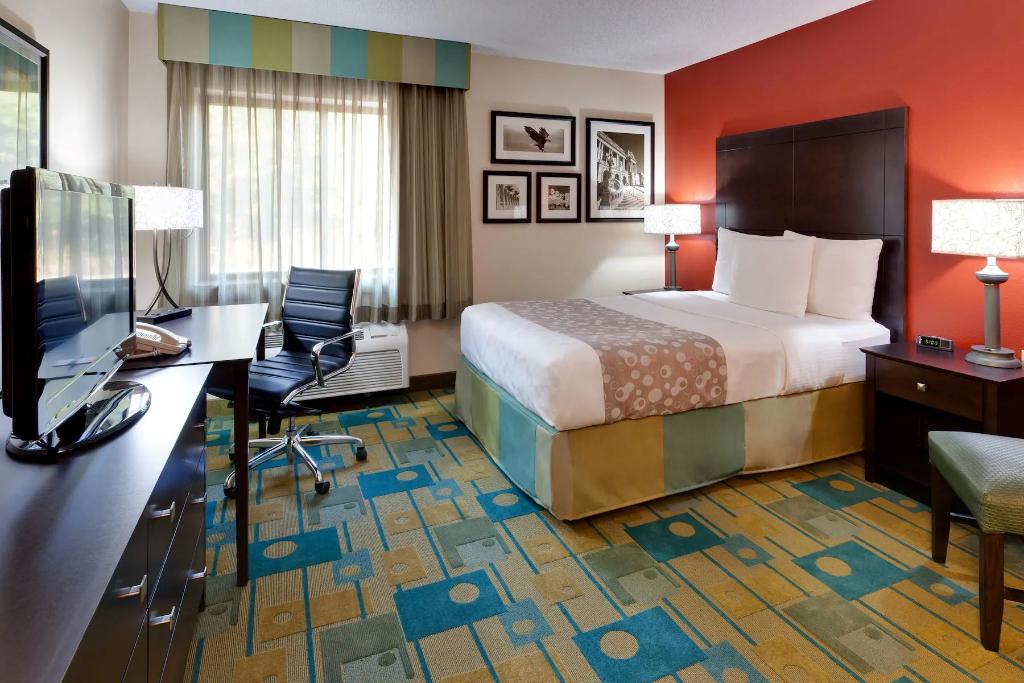 La Quinta Inn Suites By Wyndham Plattsburgh