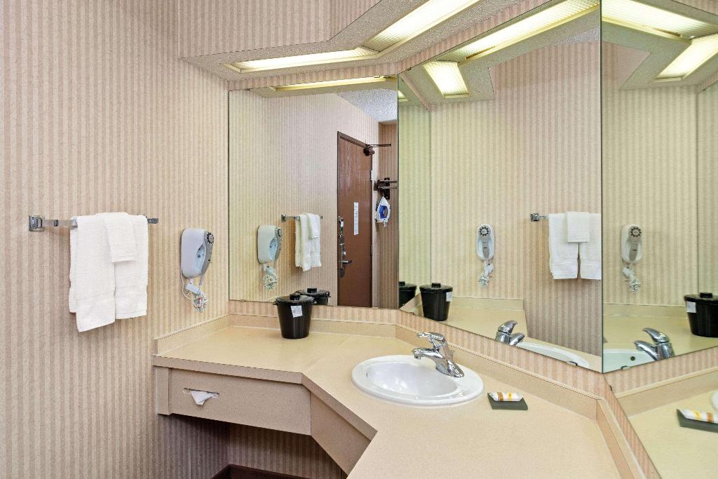 La Quinta Inn Suites By Wyndham Stevens Point