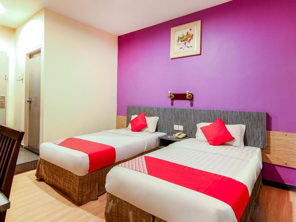 Super OYO 43930 Hotel Esplanade