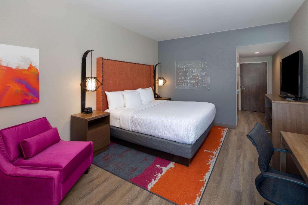 La Quinta Inn Suites By Wyndham Perry