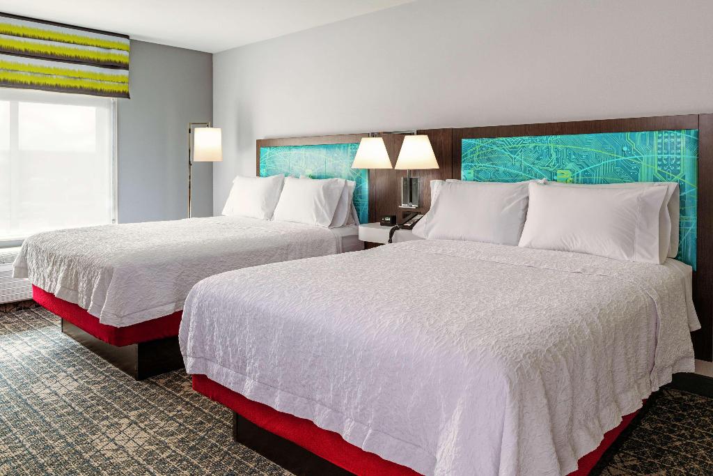 Hampton Inn & Suites Pittsburgh New Stanton
