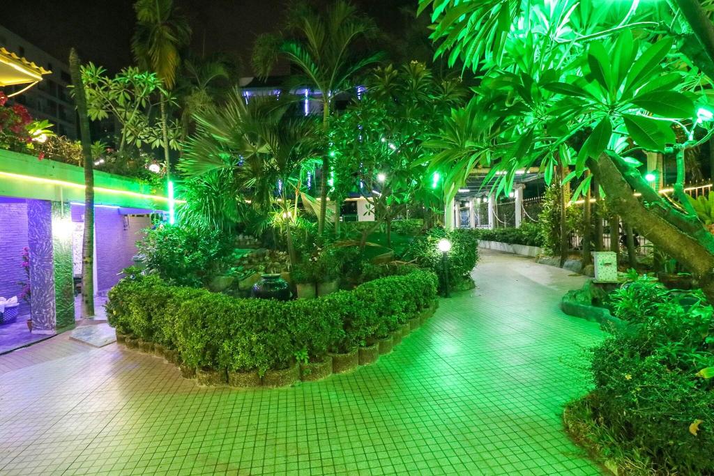 Natural Beach Hotel And Baan Sila