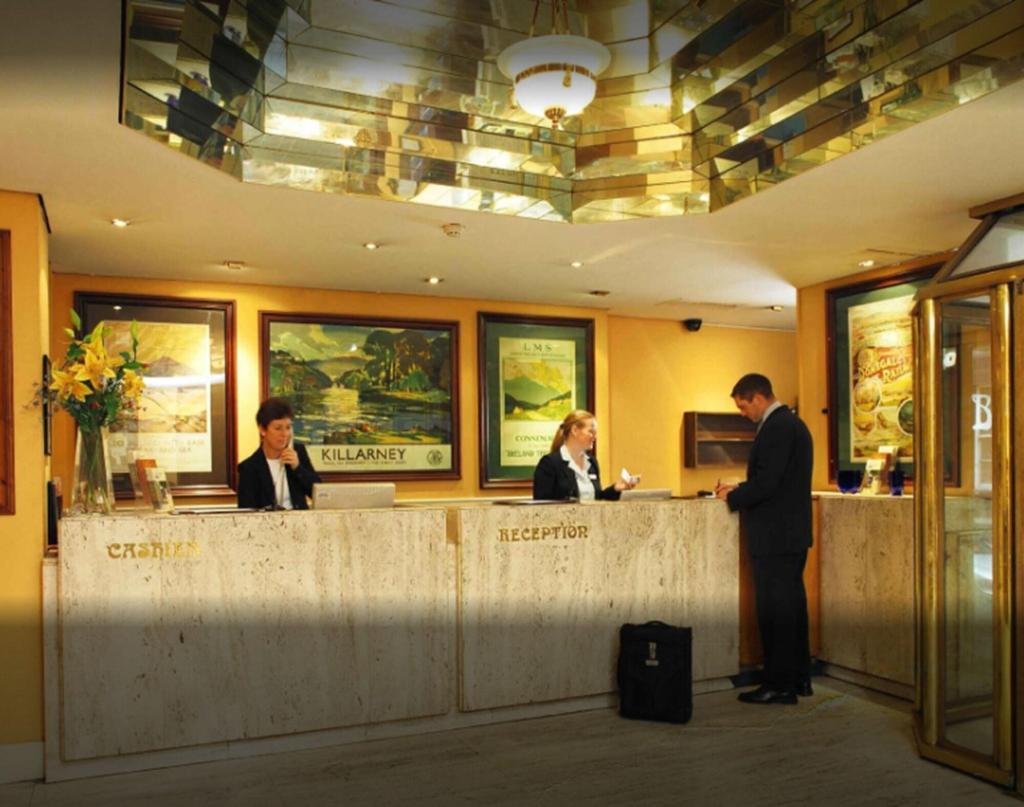 Blooms Hotel - Lobby