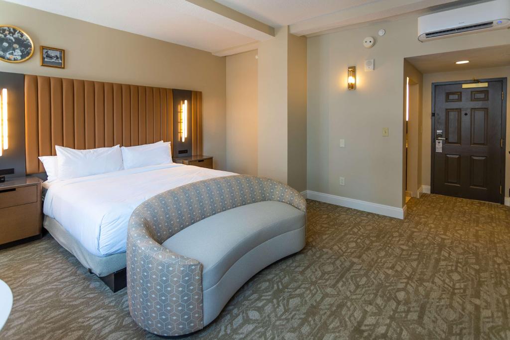 Hotel Flor Tampa Downtown Tapestry Collection