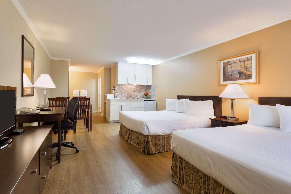 Econo Lodge Inn & Suites Kelowna