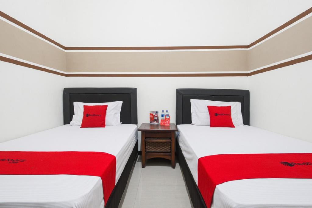 RedDoorz Syariah near Marvell City Mall 2