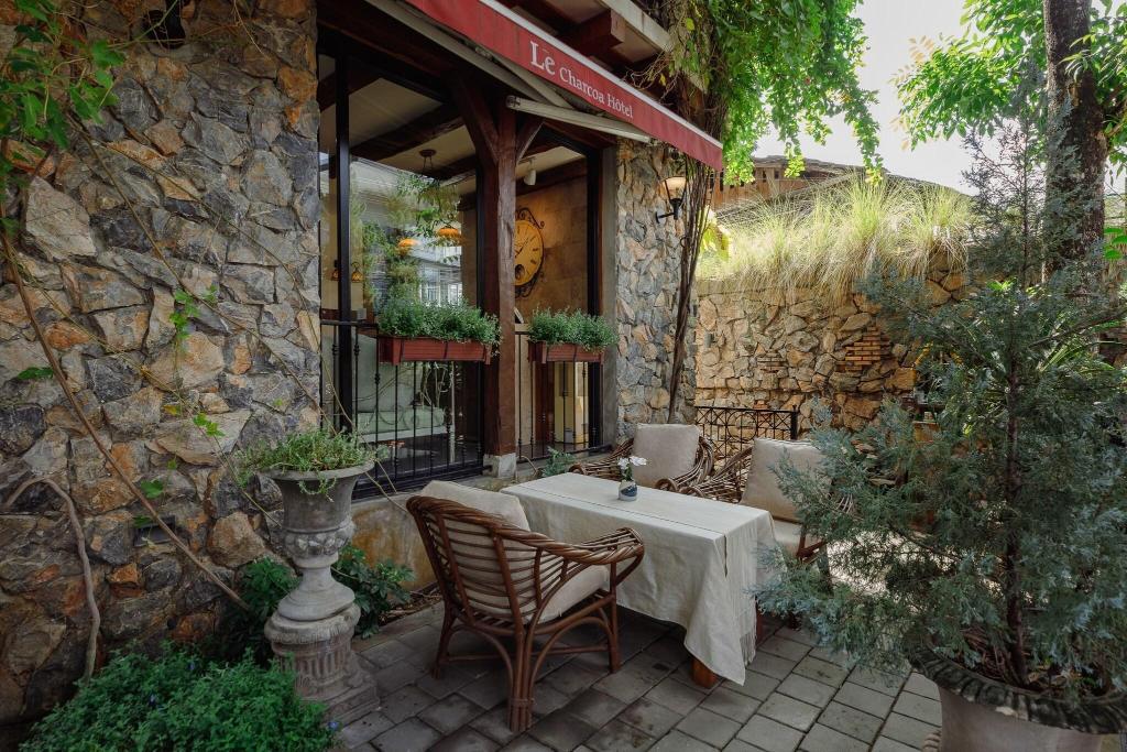 Le Charcoa Hotel