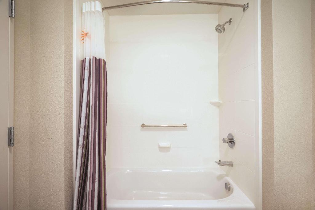 La Quinta Inn Suites By Wyndham N Little Rock Mcca