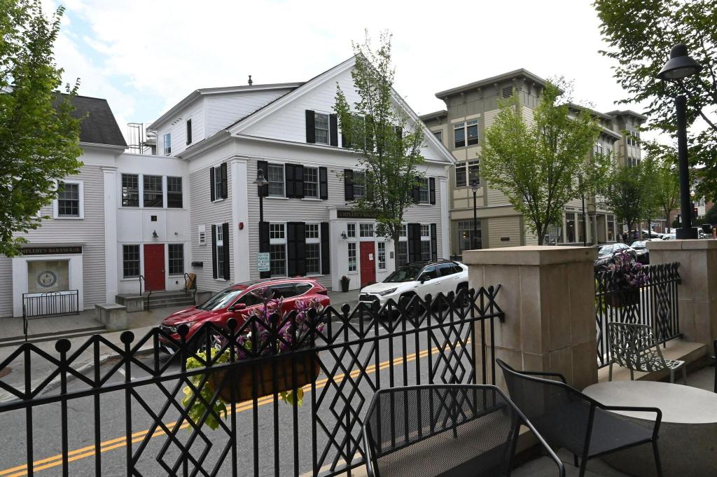Six South St Hotel