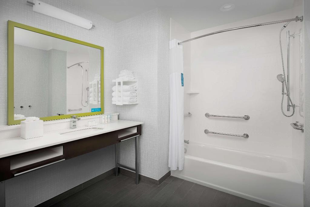 Hampton Inn & Suites Charlotte Airport Lake Pointe