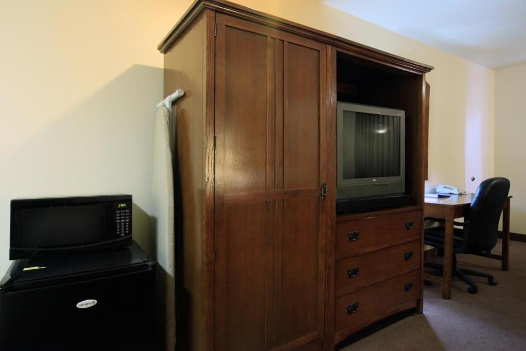 Americas Best Value Inn Roosevelt Ballard