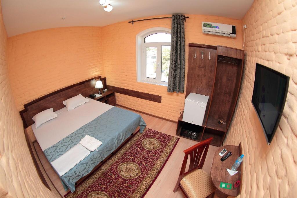 Star Hotel E
