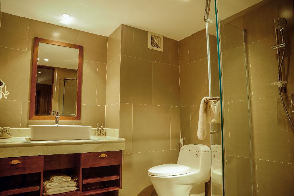 Dong Duong Hotel & Suites