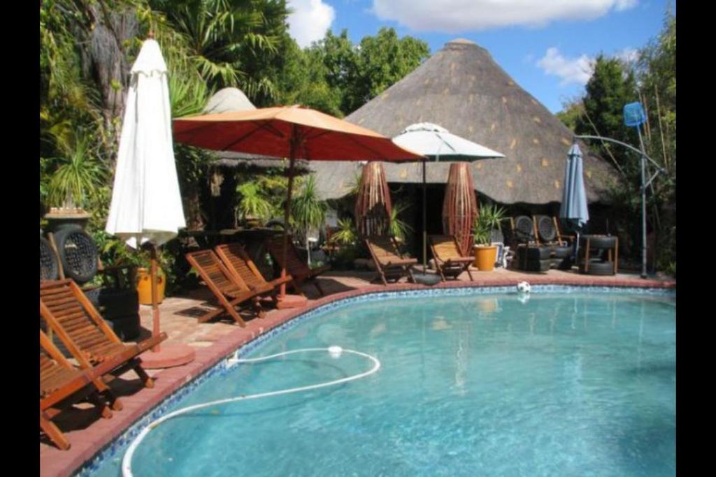 Golden Lantern Guest Lodge - Pool