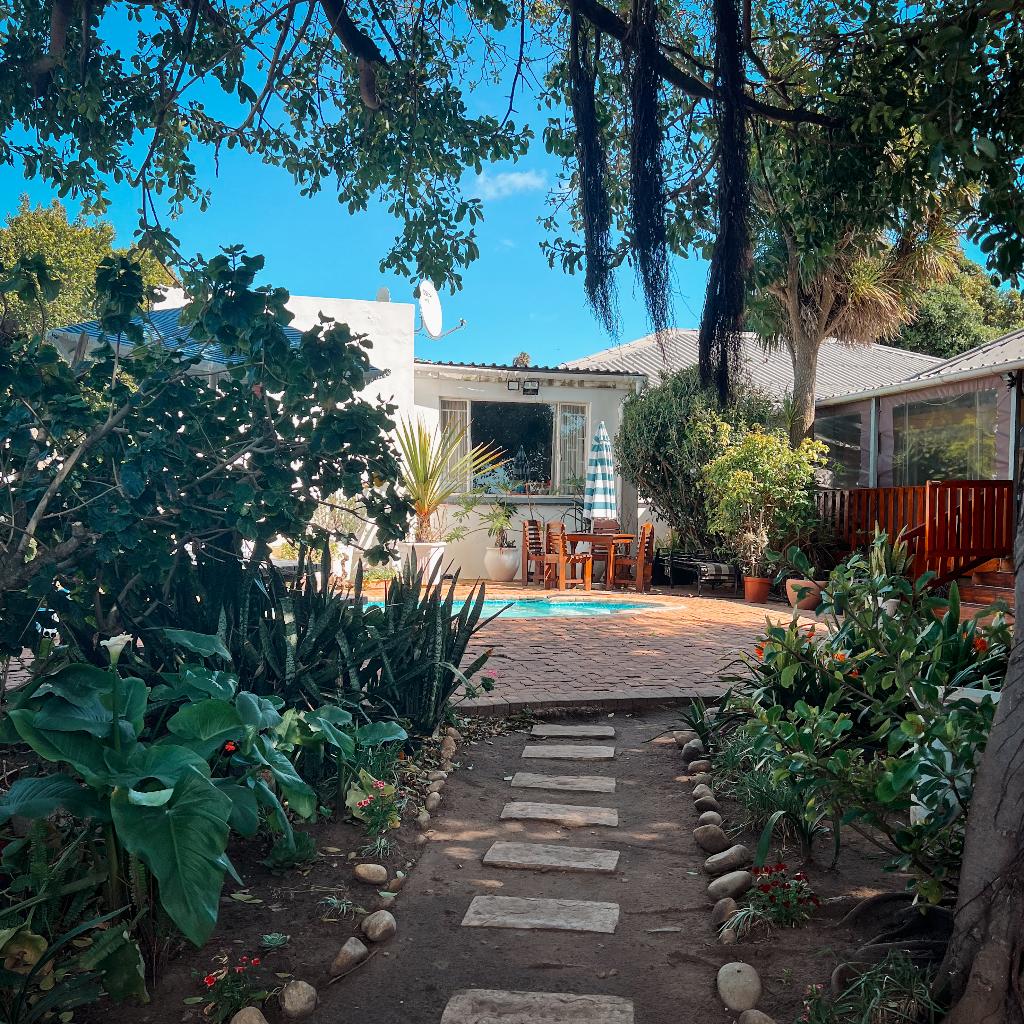 Aquarius Bed And Breakfast - Pool