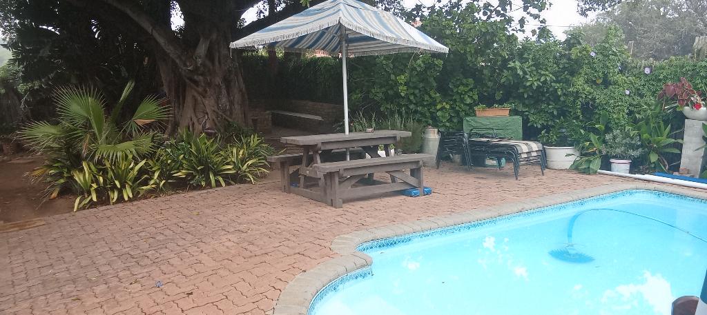 Aquarius Bed And Breakfast - Pool