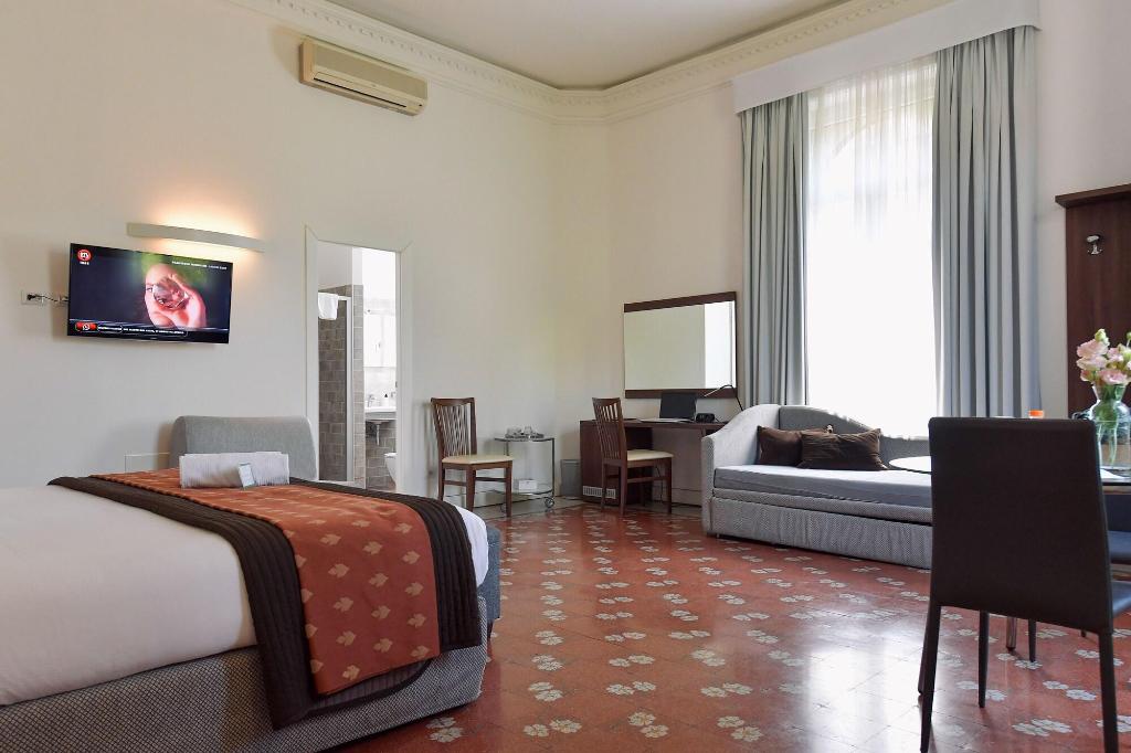 Suites Farnese Design Hotel