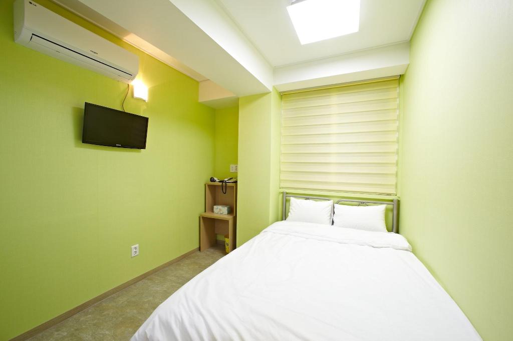 Rainbow Hotel Myeongdong