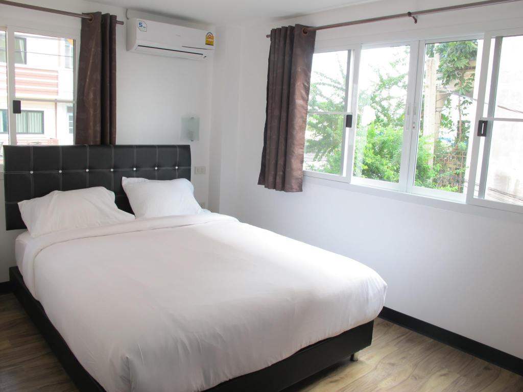Hoppers Place Donmuang Hostel