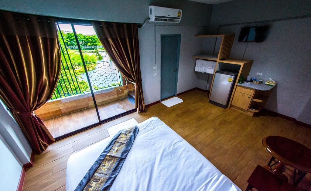 Na Siri Lakeview