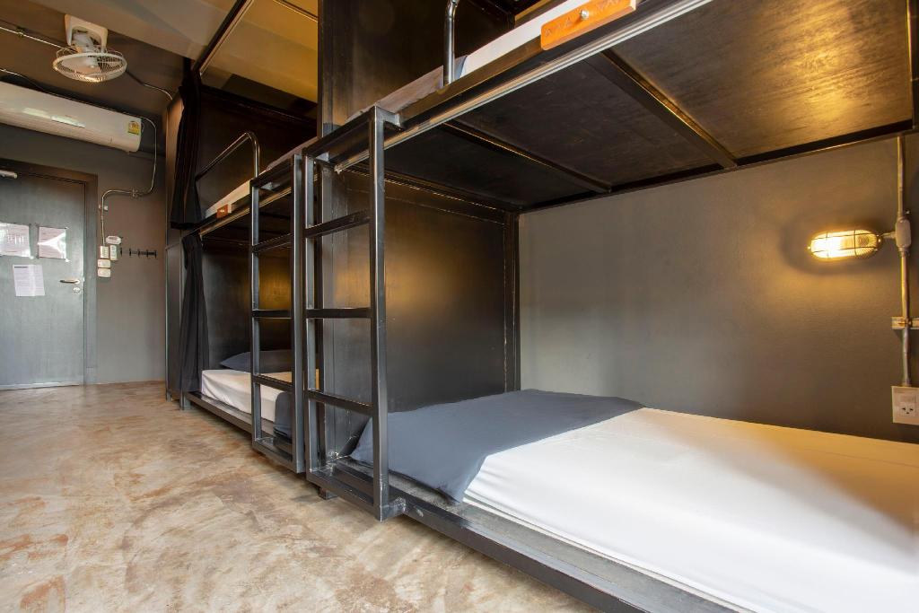 OYO 551 Box Hostel N Cafe