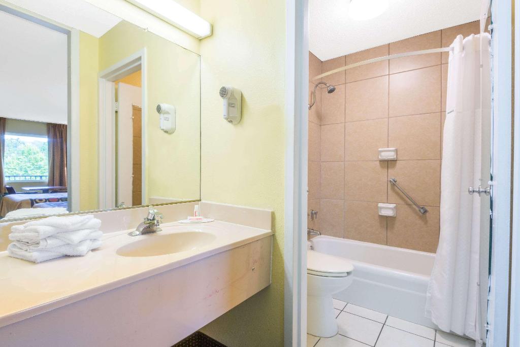 Super 8 By Wyndham Williamsburg