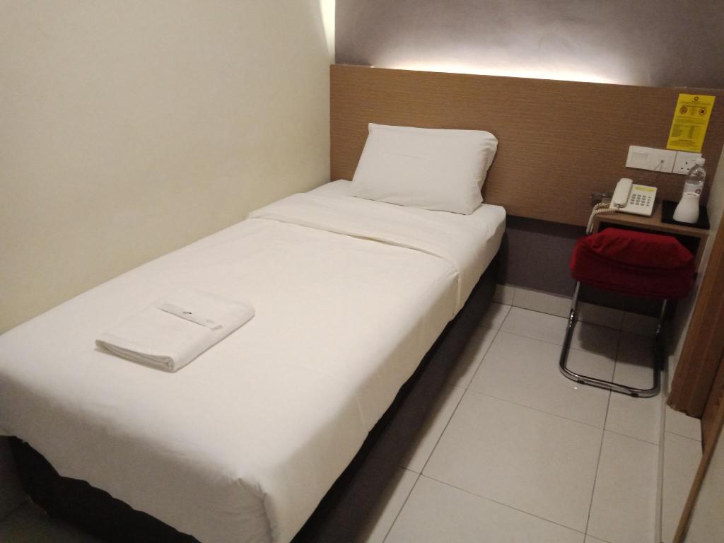 ZEN Rooms Harbour Hotel