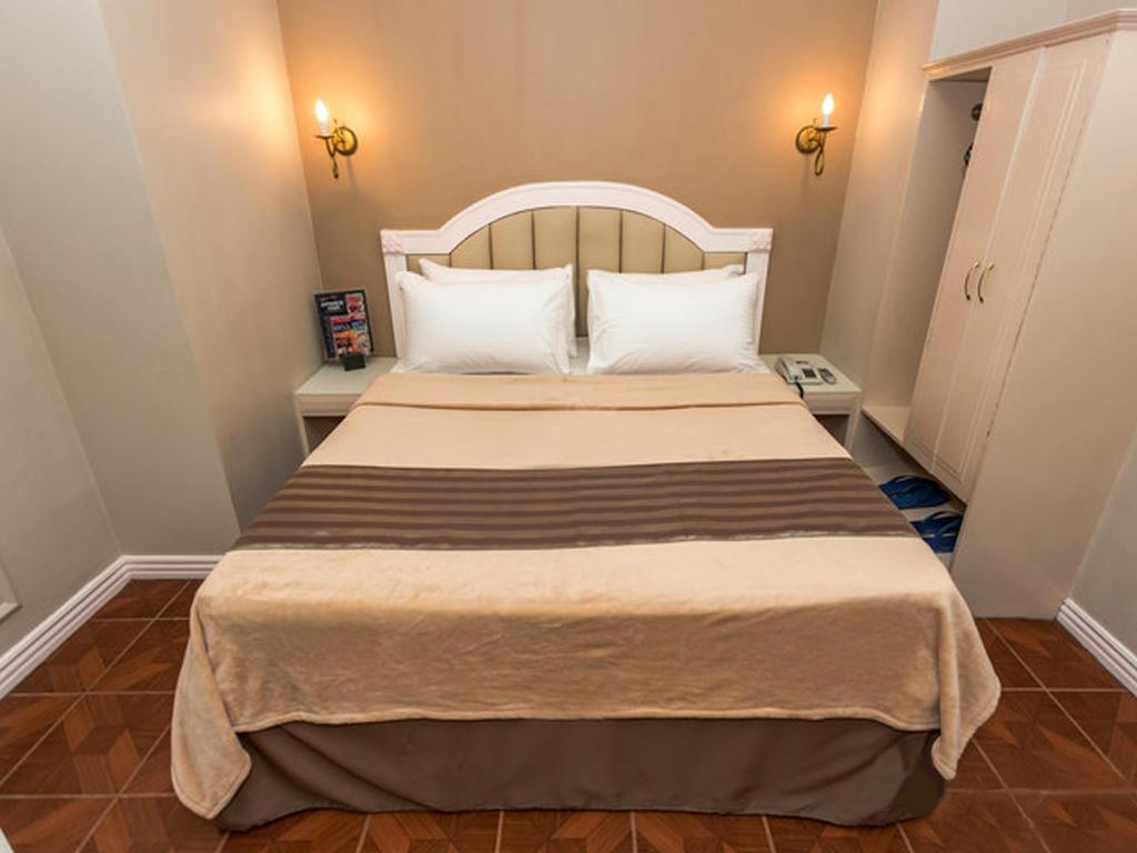 Urban Travellers Hotel