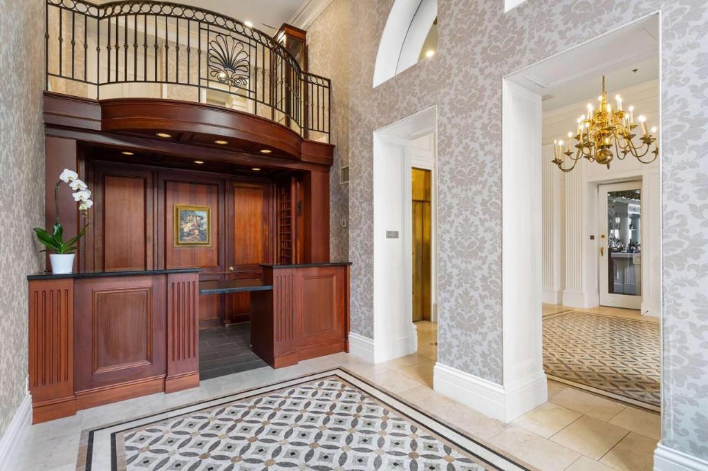 The Lafayette Hotel - Lobby