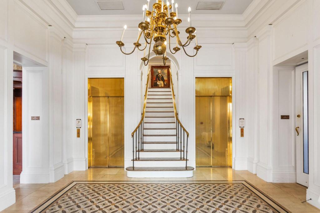 The Lafayette Hotel - Lobby