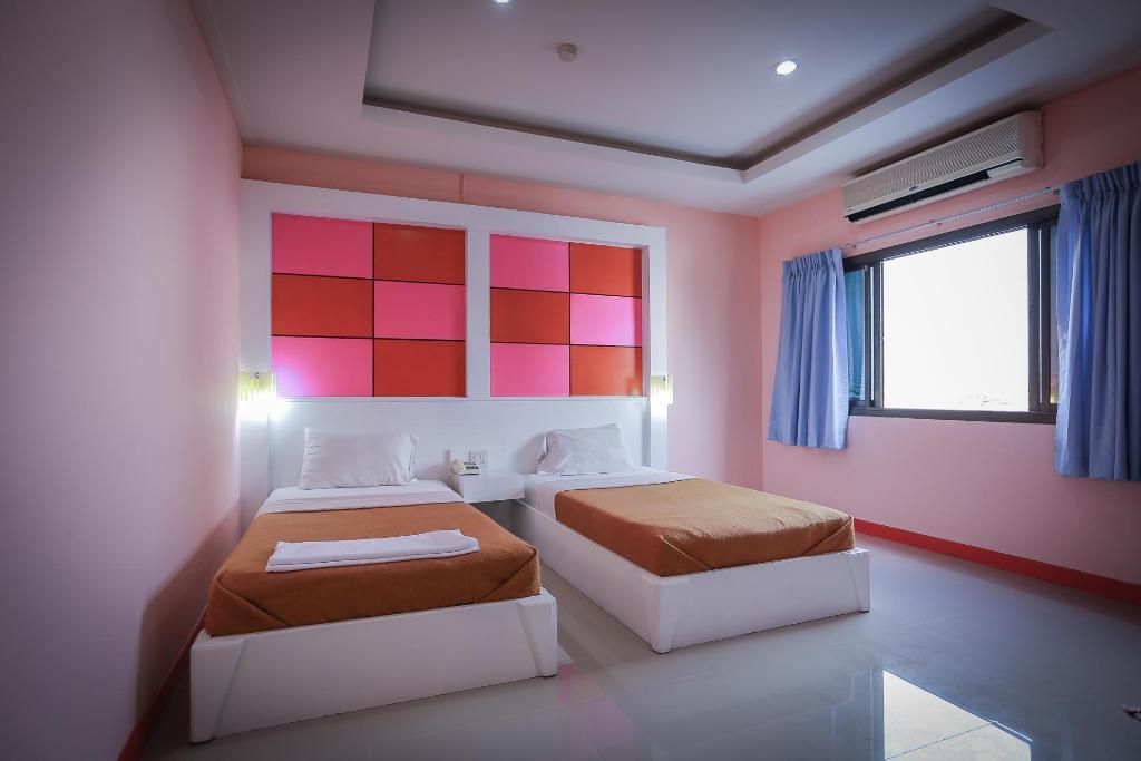 Grand Leo Hotel