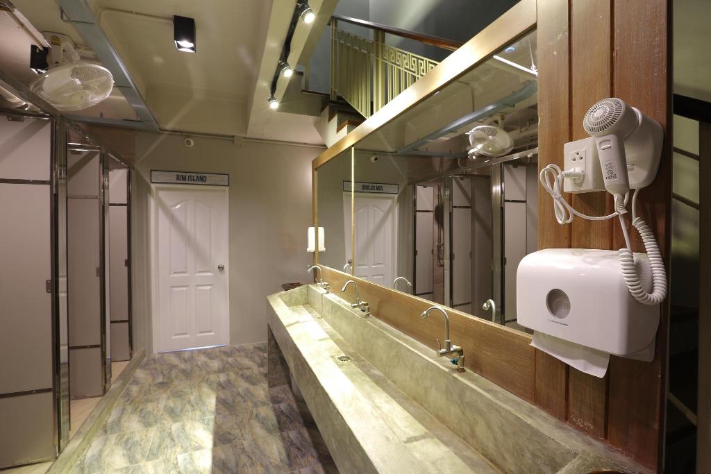 Pop-In Hostel