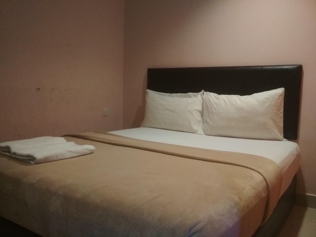 89773 New Eastern Hotel