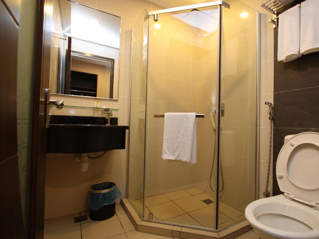1 City Hotel 